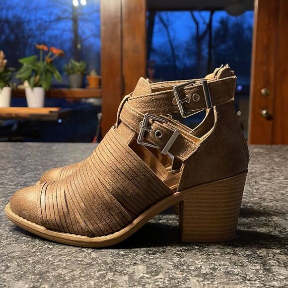 Qupid Ankle Booties Strappy cutout plus back zipper very cool expensive looking - Picture 3 of 7